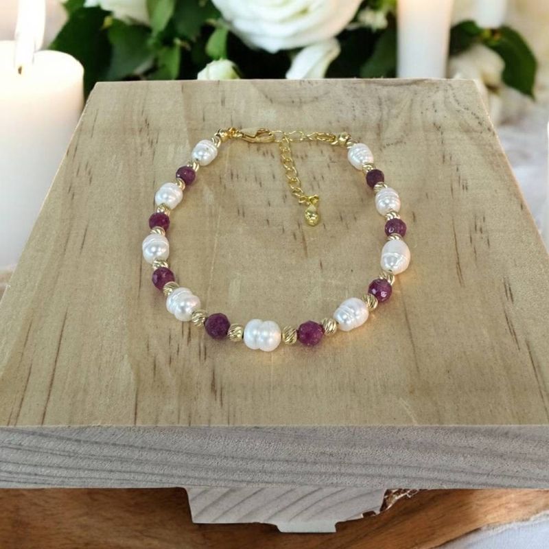 Fashion, accesorii si bijuterii - Femei - Bijuterii femei - Bratari femei - Bratara dama eleganta Munira cu perle de cultura si Rubin natural cu argint 925 - Infinity.ro