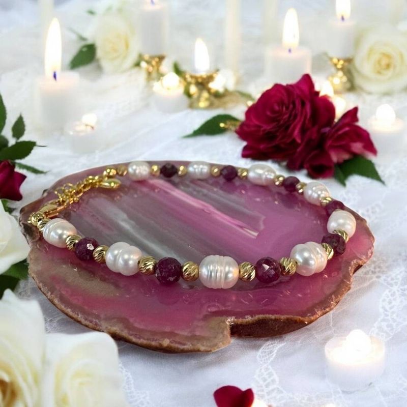 Fashion, accesorii si bijuterii - Femei - Bijuterii femei - Bratari femei - Bratara dama eleganta Munira cu perle de cultura si Rubin natural cu argint 925 - Infinity.ro