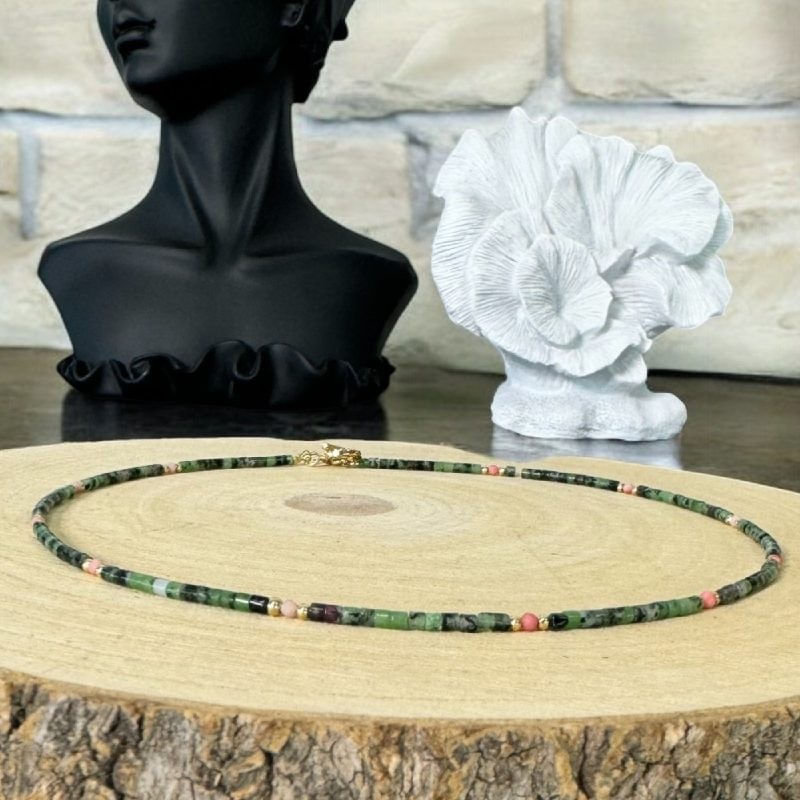 Fashion, accesorii si bijuterii - Femei - Bijuterii femei - Coliere femei - Colier Choker Valer din cristale de Rubin Zoisit, cupru placat cu aur - Infinity.ro