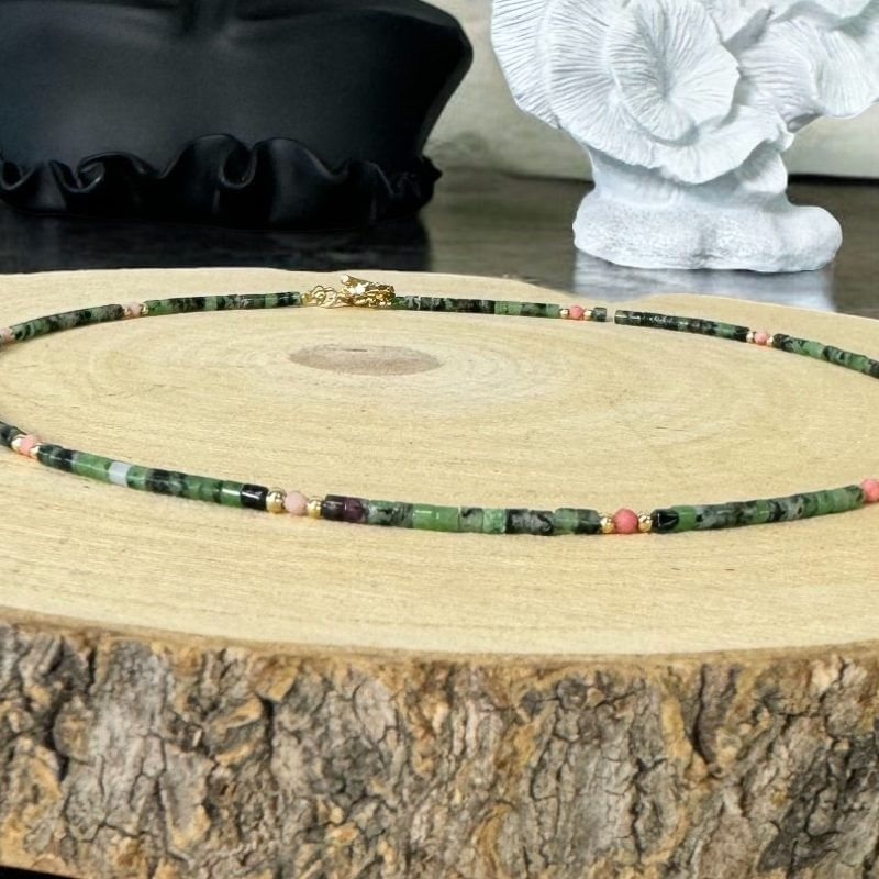Fashion, accesorii si bijuterii - Femei - Bijuterii femei - Coliere femei - Colier Choker Valer din cristale de Rubin Zoisit, cupru placat cu aur - Infinity.ro