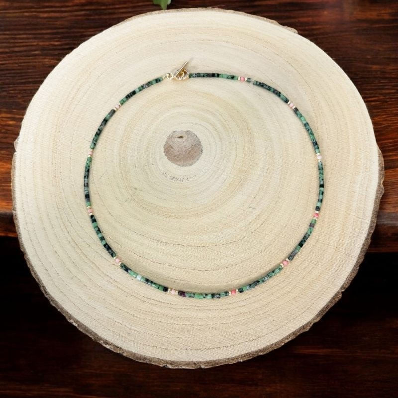 Fashion, accesorii si bijuterii - Femei - Bijuterii femei - Coliere femei - Colier Choker Valer din cristale de Rubin Zoisit, cupru placat cu aur - Infinity.ro