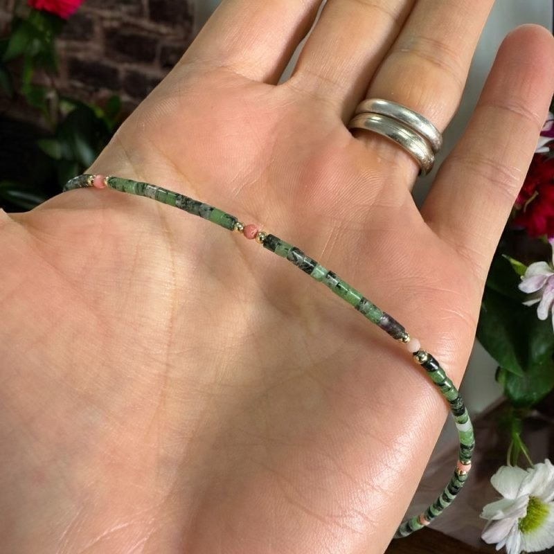 Fashion, accesorii si bijuterii - Femei - Bijuterii femei - Coliere femei - Colier Choker Valer din cristale de Rubin Zoisit, cupru placat cu aur - Infinity.ro