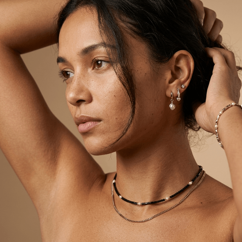 Fashion, accesorii si bijuterii - Femei - Bijuterii femei - Coliere femei - Colier Choker Lenny din cristale de Agat Negru si Perle Naturale, placat cu aur - Infinity.ro