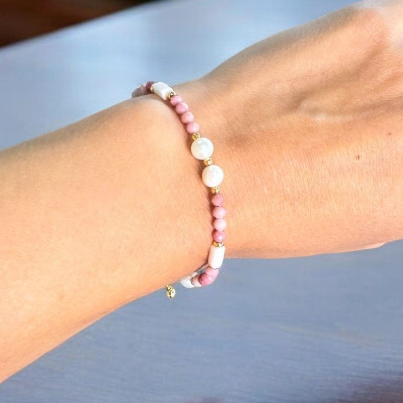 Fashion, accesorii si bijuterii - Femei - Bijuterii femei - Bratari femei - Bratara femei Rodonit si Perle Agrata, ajustabila, cupru placat cu aur - Infinity.ro