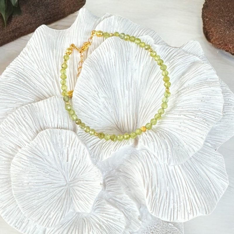 Fashion, accesorii si bijuterii - Femei - Bijuterii femei - Bratari femei - Bratara femei Coronis din cristale de Peridot si argint placat cu aur - Infinity.ro
