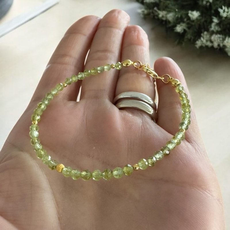 Fashion, accesorii si bijuterii - Femei - Bijuterii femei - Bratari femei - Bratara femei Coronis din cristale de Peridot si argint placat cu aur - Infinity.ro