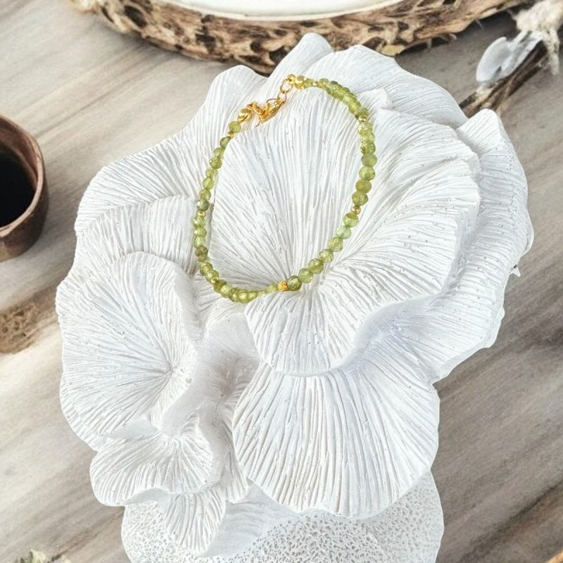 Fashion, accesorii si bijuterii - Femei - Bijuterii femei - Bratari femei - Bratara femei Coronis din cristale de Peridot si argint placat cu aur - Infinity.ro