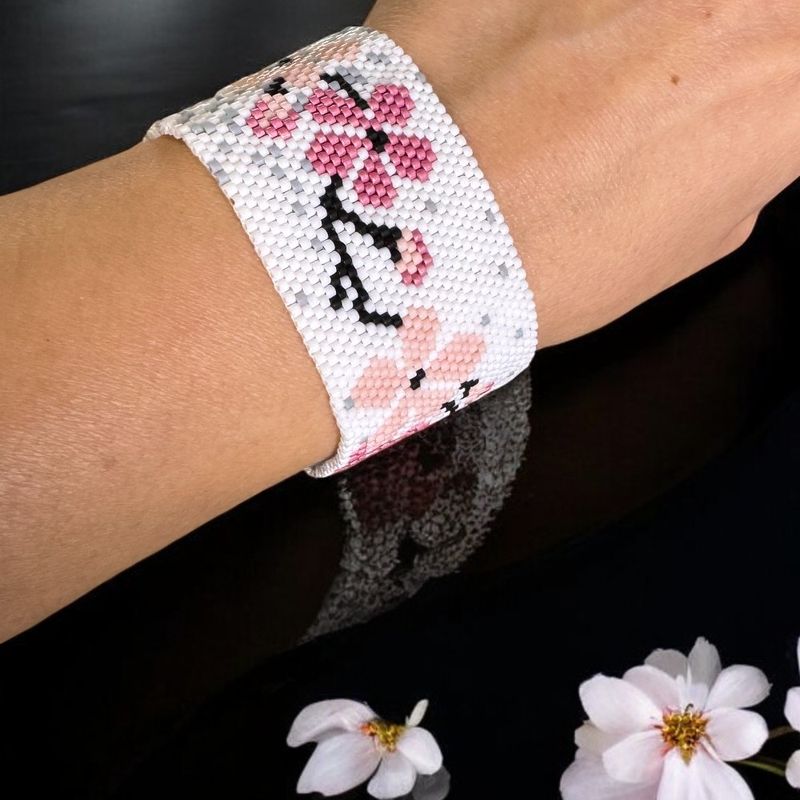 Fashion, accesorii si bijuterii - Femei - Bijuterii femei - Bratari femei - Armonie in floare- Bratara lata eleganta din margele japoneze miyuki- model floral - Infinity.ro