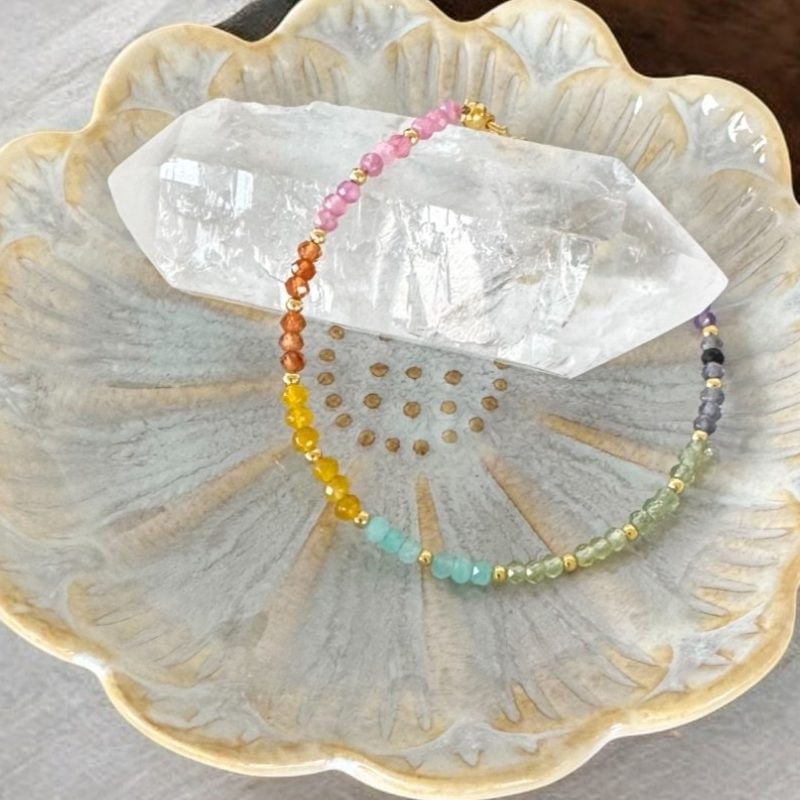 Fashion, accesorii si bijuterii - Femei - Bijuterii femei - Bratari femei - Bratara femei delicata multicolora Evette din cristale naturale cu argint placat cu aur - Infinity.ro