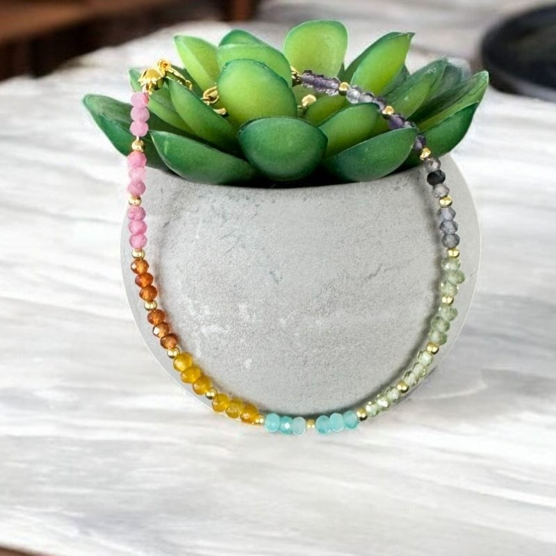 Fashion, accesorii si bijuterii - Femei - Bijuterii femei - Bratari femei - Bratara femei delicata multicolora Evette din cristale naturale cu argint placat cu aur - Infinity.ro