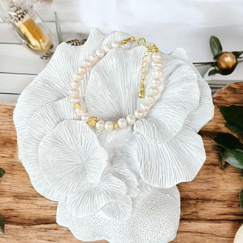 Fashion, accesorii si bijuterii - Femei - Bijuterii femei - Bratari femei - Bratara femei perle de cultura si argint placat cu aur Luana - Infinity.ro