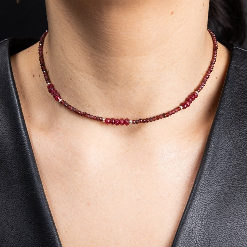 Fashion, accesorii si bijuterii - Femei - Bijuterii femei - Coliere femei - Colier choker Kavin din pietre semipretioase de Granat si Rubin, inchidere si accesorii din argint 925 - Infinity.ro