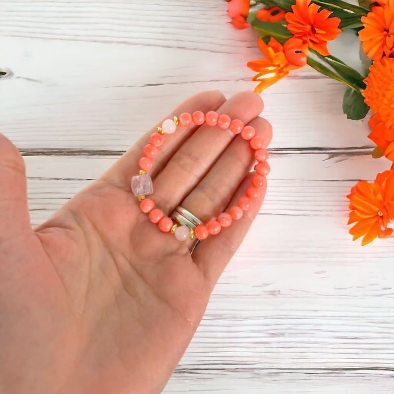 Fashion, accesorii si bijuterii - Femei - Bijuterii femei - Bratari femei - Bratara femei Karissa din margele de coral si cuart roz cu accesorii din argint 925 placat cu aur - Infinity.ro