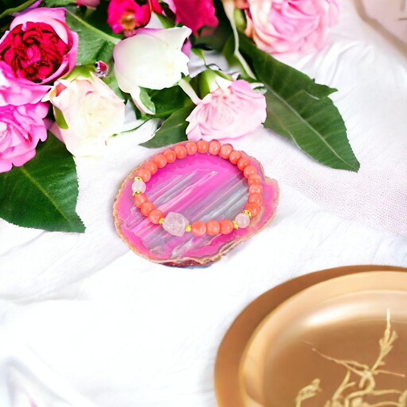 Fashion, accesorii si bijuterii - Femei - Bijuterii femei - Bratari femei - Bratara femei Karissa din margele de coral si cuart roz cu accesorii din argint 925 placat cu aur - Infinity.ro