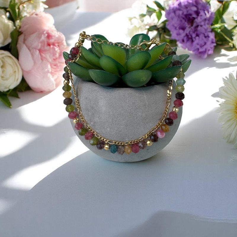 Fashion, accesorii si bijuterii - Femei - Bijuterii femei - Bratari femei - Bratara colorata din Turmalina multicolora cu lant din argint placat cu aur Aveline - Infinity.ro