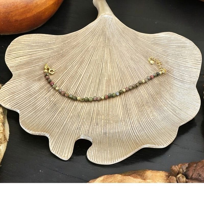 Fashion, accesorii si bijuterii - Femei - Bijuterii femei - Bratari femei - Bratara dama Samira din cristale de Unakit realizata manual cu accesorii si inchidere din argint placat cu aur - Infinity.ro