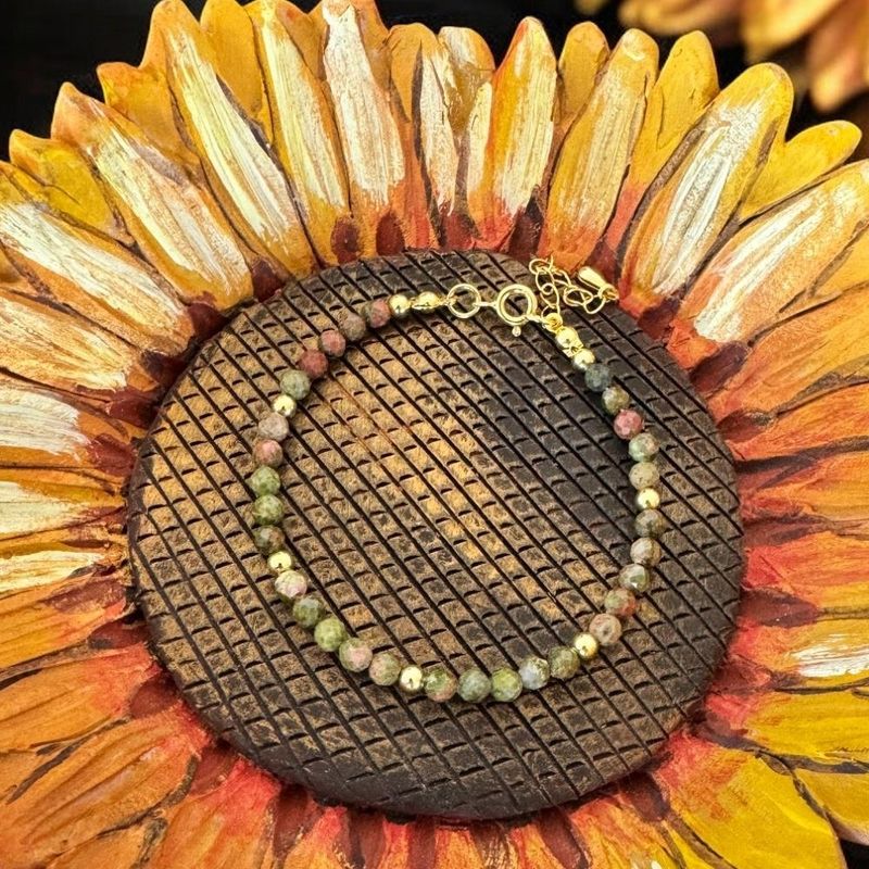 Fashion, accesorii si bijuterii - Femei - Bijuterii femei - Bratari femei - Bratara dama Samira din cristale de Unakit realizata manual cu accesorii si inchidere din argint placat cu aur - Infinity.ro