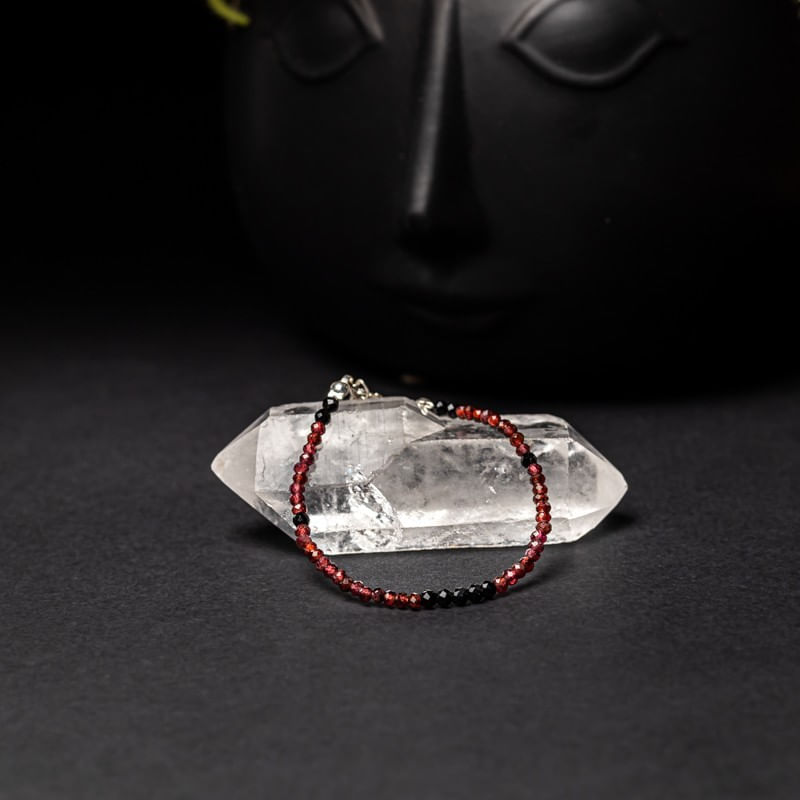 Fashion, accesorii si bijuterii - Femei - Bijuterii femei - Bratari femei - Bratara pietre semipretioase de Granat si Spinel negru, Ania, inchidere din argint 925 - Infinity.ro
