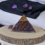 Casa si Gradina - Decoratiuni - Obiecte decorative - Accesorii decorative - Piramida orgonica din cristale de Ametist Arya, cu spirala de Cupru si varf de Cuart - Infinity.ro