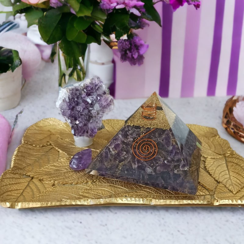 Casa si Gradina - Decoratiuni - Obiecte decorative - Accesorii decorative - Piramida orgonica din cristale de Ametist Arya, cu spirala de Cupru si varf de Cuart - Infinity.ro