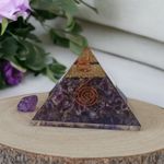 Casa si Gradina - Decoratiuni - Obiecte decorative - Accesorii decorative - Piramida orgonica din cristale de Ametist Arya, cu spirala de Cupru si varf de Cuart - Infinity.ro
