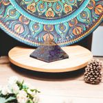 Casa si Gradina - Decoratiuni - Obiecte decorative - Accesorii decorative - Piramida orgonica din cristale de Ametist Arya, cu spirala de Cupru si varf de Cuart - Infinity.ro