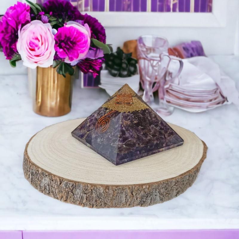 Casa si Gradina - Decoratiuni - Obiecte decorative - Accesorii decorative - Piramida orgonica din cristale de Ametist Arya, cu spirala de Cupru si varf de Cuart - Infinity.ro