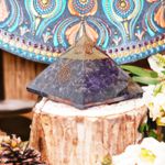 Casa si Gradina - Decoratiuni - Obiecte decorative - Accesorii decorative - Piramida orgonica din cristale de Ametist Arya, cu spirala de Cupru si varf de Cuart - Infinity.ro