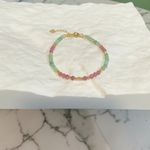 Fashion, accesorii si bijuterii - Femei - Bijuterii femei - Bratari femei - Bratara Solandra din smarald si turmalina roz cu accesorii si inchidere din argint placat cu aur - Infinity.ro
