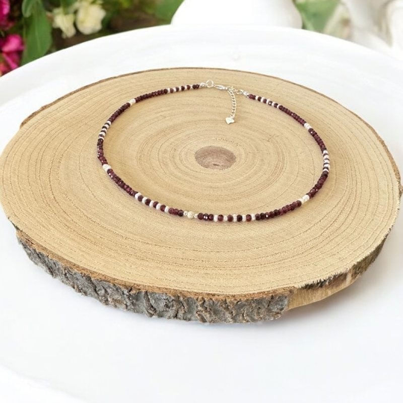 Fashion, accesorii si bijuterii - Femei - Bijuterii femei - Coliere femei - Colier choker Ella din cristale de Granat si Perle de Cultura cu argint 925 - Infinity.ro