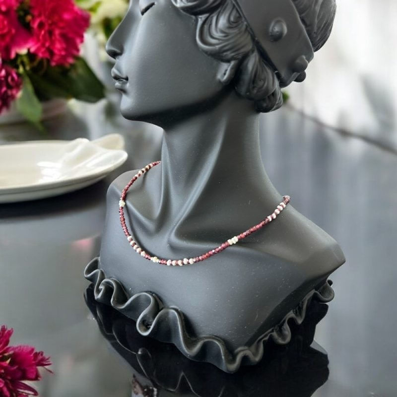 Fashion, accesorii si bijuterii - Femei - Bijuterii femei - Coliere femei - Colier choker Ella din cristale de Granat si Perle de Cultura cu argint 925 - Infinity.ro
