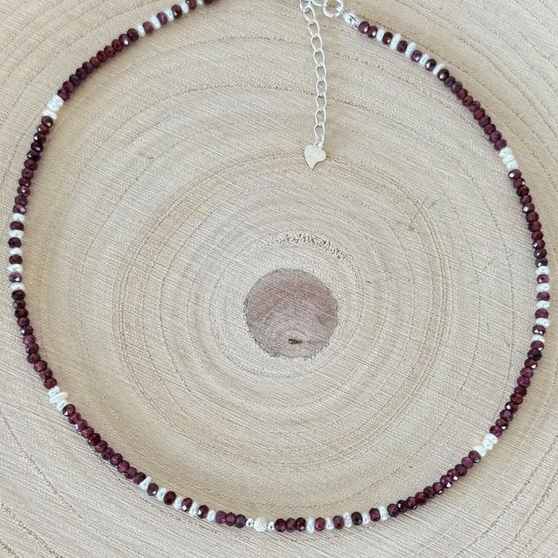 Fashion, accesorii si bijuterii - Femei - Bijuterii femei - Coliere femei - Colier choker Ella din cristale de Granat si Perle de Cultura cu argint 925 - Infinity.ro