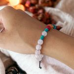 Fashion, accesorii si bijuterii - Femei - Bijuterii femei - Bratari femei - Bratara 7 Chakre Olea cu snur din cristale naturale Cuart Roz de Madagascar 6mm - Infinity.ro