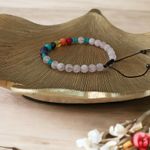Fashion, accesorii si bijuterii - Femei - Bijuterii femei - Bratari femei - Bratara 7 Chakre Olea cu snur din cristale naturale Cuart Roz de Madagascar 6mm - Infinity.ro