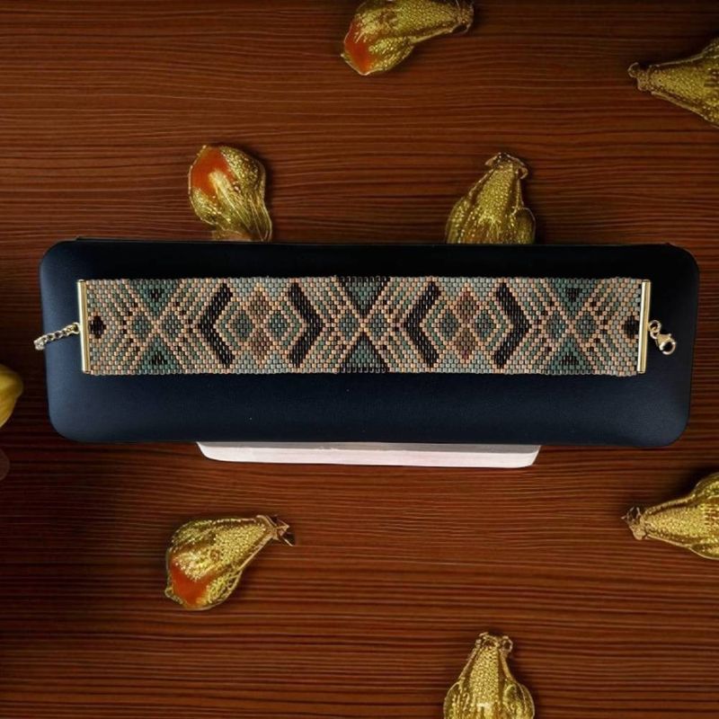 Fashion, accesorii si bijuterii - Femei - Bijuterii femei - Bratari femei - Bratara lata Miyuki cusuta manual stil boho, inspirata de natura si tonurile pamantului - Infinity.ro
