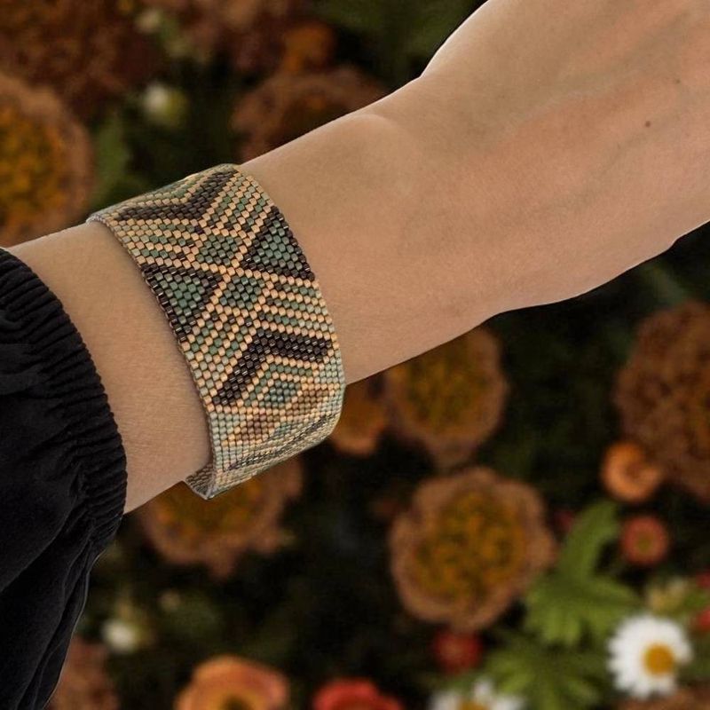Fashion, accesorii si bijuterii - Femei - Bijuterii femei - Bratari femei - Bratara lata Miyuki cusuta manual stil boho, inspirata de natura si tonurile pamantului - Infinity.ro