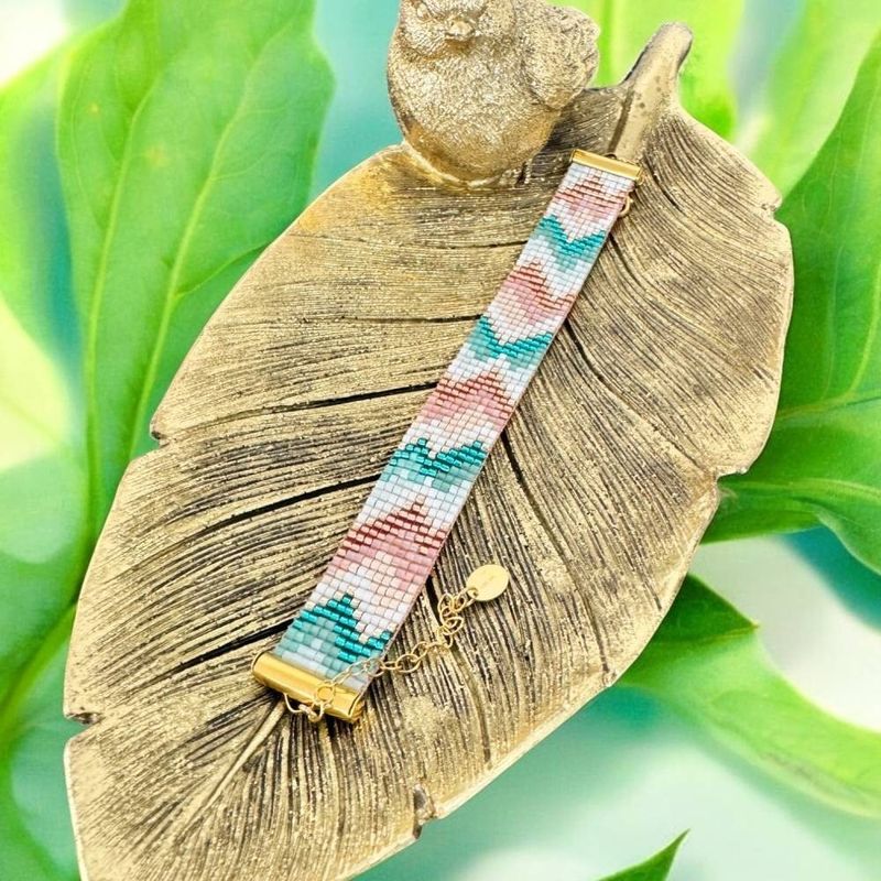 Fashion, accesorii si bijuterii - Femei - Bijuterii femei - Bratari femei - Bratara dama lata realizata manual din margele miyuki in culori pastel Nelia - Infinity.ro