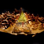 Casa si Gradina - Decoratiuni - Obiecte decorative - Accesorii decorative - Piramida Orgonica Copacel cu cristale de Peridot si Ochi de Tigru- ❤️ Creeaza energia vietii la tine acasa! - Infinity.ro