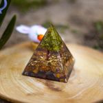 Casa si Gradina - Decoratiuni - Obiecte decorative - Accesorii decorative - Piramida Orgonica Copacel cu cristale de Peridot si Ochi de Tigru- ❤️ Creeaza energia vietii la tine acasa! - Infinity.ro