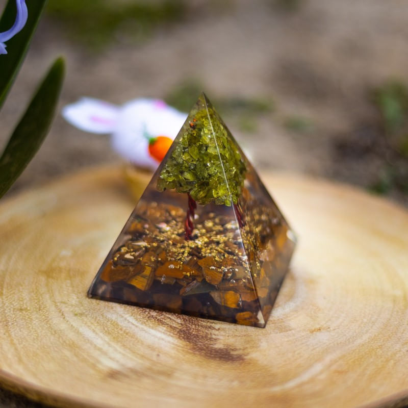 Casa si Gradina - Decoratiuni - Obiecte decorative - Accesorii decorative - Piramida Orgonica Copacel cu cristale de Peridot si Ochi de Tigru- ❤️ Creeaza energia vietii la tine acasa! - Infinity.ro