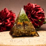 Casa si Gradina - Decoratiuni - Obiecte decorative - Accesorii decorative - Piramida Orgonica Copacel cu cristale de Peridot si Ochi de Tigru- ❤️ Creeaza energia vietii la tine acasa! - Infinity.ro