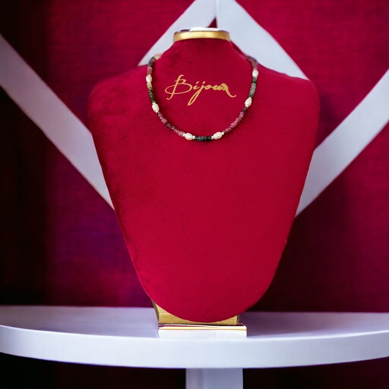 Fashion, accesorii si bijuterii - Femei - Bijuterii femei - Coliere femei - Descopera Magia si Eleganta in Colierul Nostru Unic din Perle Naturale si Cristale de Turmalina Multicolora cu argint - Infinity.ro