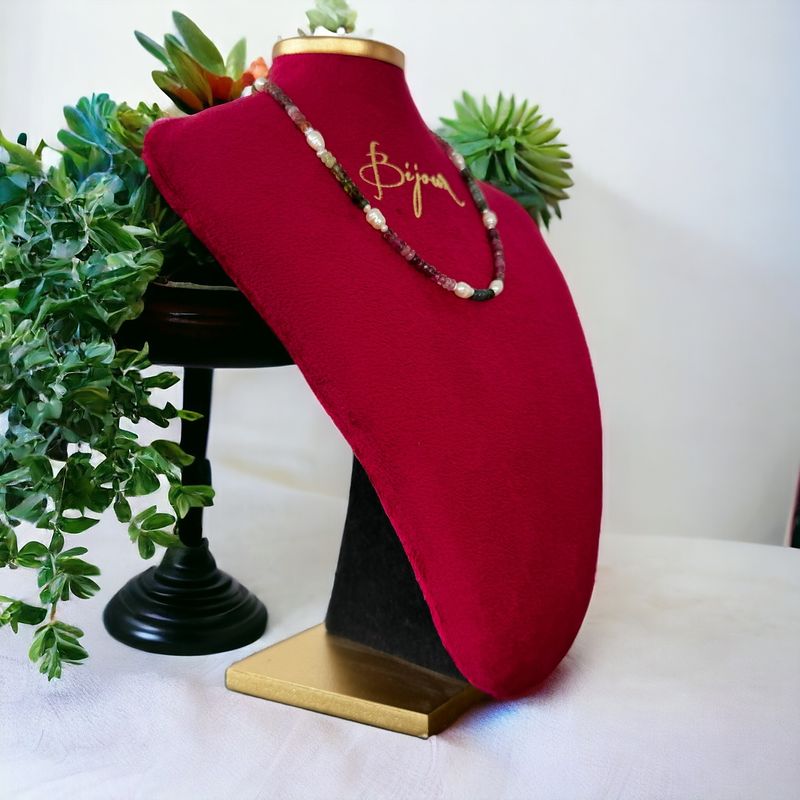 Fashion, accesorii si bijuterii - Femei - Bijuterii femei - Coliere femei - Descopera Magia si Eleganta in Colierul Nostru Unic din Perle Naturale si Cristale de Turmalina Multicolora cu argint - Infinity.ro