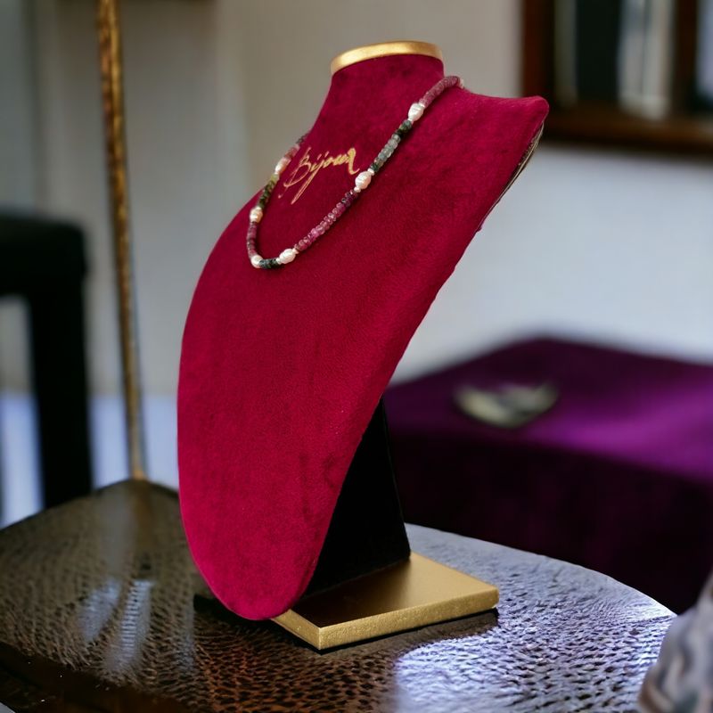 Fashion, accesorii si bijuterii - Femei - Bijuterii femei - Coliere femei - Descopera Magia si Eleganta in Colierul Nostru Unic din Perle Naturale si Cristale de Turmalina Multicolora cu argint - Infinity.ro