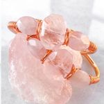 Fashion, accesorii si bijuterii - Femei - Bijuterii femei - Bratari femei - Bratara cuff cu cristal de Cuart Roz, brut, Enyia, placata cu aur de 24K - Infinity.ro