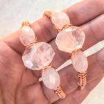 Fashion, accesorii si bijuterii - Femei - Bijuterii femei - Bratari femei - Bratara cuff cu cristal de Cuart Roz, brut, Enyia, placata cu aur de 24K - Infinity.ro