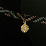 Fashion, accesorii si bijuterii - Femei - Bijuterii femei - Coliere femei - Colier choker din margele miyuki cu pandantiv margareta si inchidere din argint placat cu aur - Infinity.ro