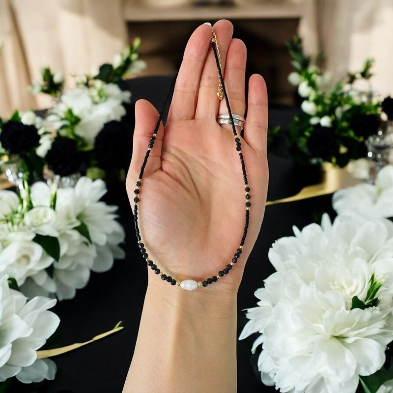 Fashion, accesorii si bijuterii - Femei - Bijuterii femei - Coliere femei - Colier choker handmade Elina din miyuki negru cu Obsidian si argint placat cu aur 925 - Infinity.ro