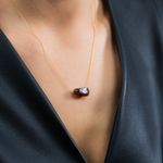 Fashion, accesorii si bijuterii - Femei - Bijuterii femei - Coliere femei - Colier delicat cu piatra naturala de Granat, Dara, placat cu aur de 18K - Infinity.ro