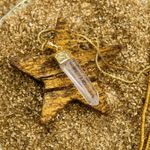 Fashion, accesorii si bijuterii - Femei - Bijuterii femei - Coliere femei - Lant cu Pandantiv Cuart Alb Cristal Stanca brut Apala, placat cu aur 18K - Infinity.ro